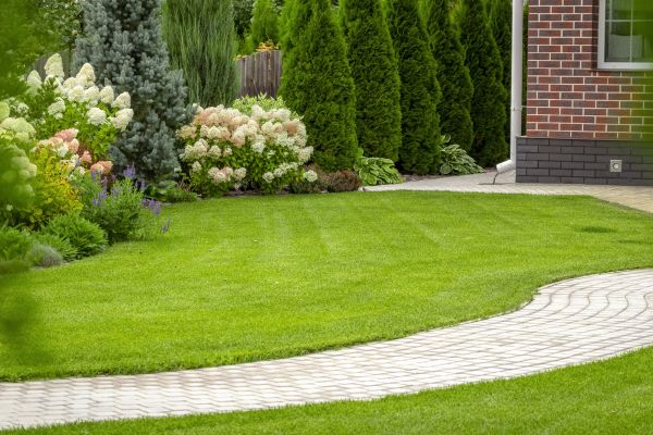 Cost of Landscape Walkway Installation in Kirkland